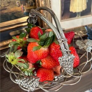 Decorative Vintage Silver Plated  Wire Fruit Basket with Handle